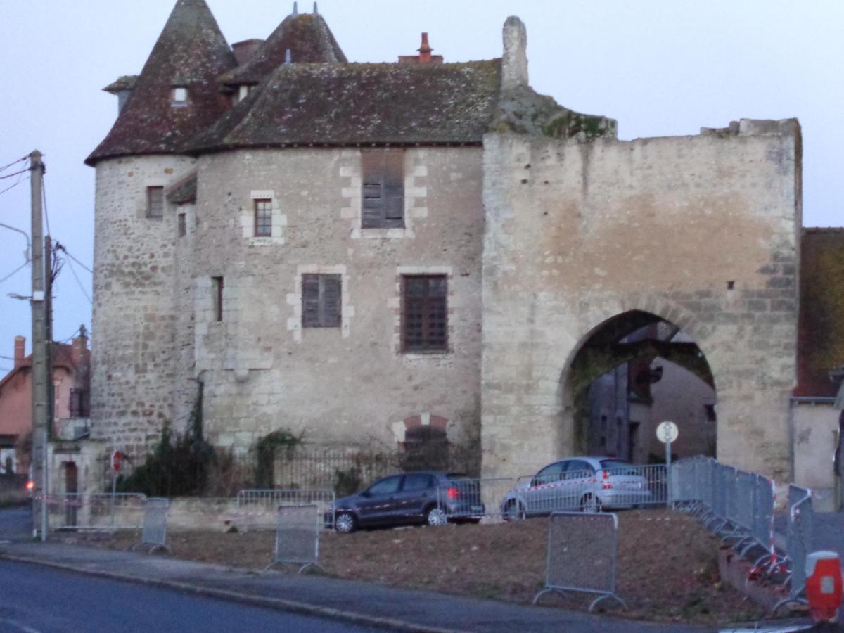 Auberge De La Tour Mennetou-sur-Cher Exterior photo
